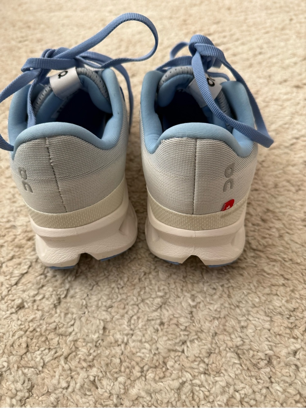 On Running Women's Cloudsurfer sneakers in the Heather/White colorway size 6 - Picture 8 of 12